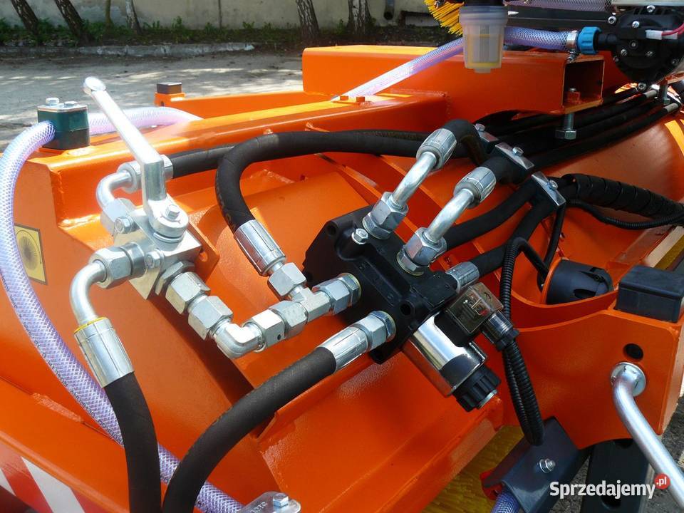 Zamiatarka komunalna ZML 200 system zraszania