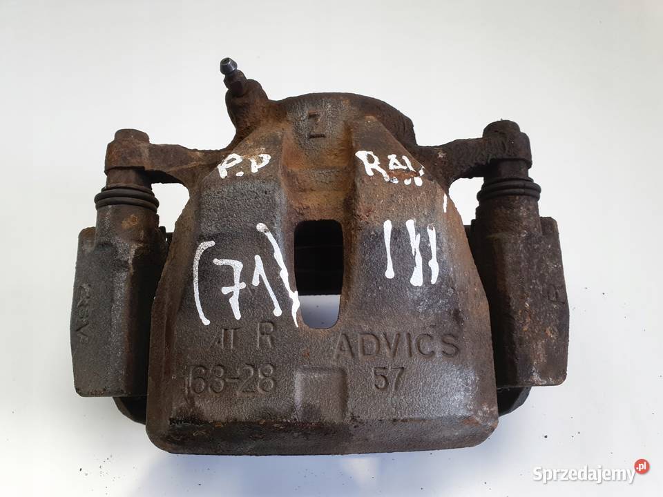 Toyota RAV4 IV III PRZEDNI ZACISK HAMULCOWY Rudka