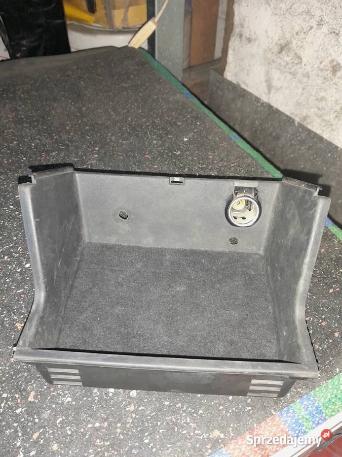 Mercedes W202 półka zestaw niepalących Gdańsk