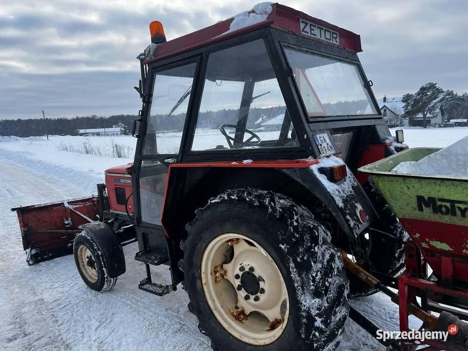 Zetor 7011 z pługiem do śniegu Bojano