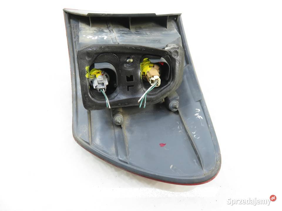 LAMPA LEWA TYLNA TOYOTA AVENSIS VERSO M2