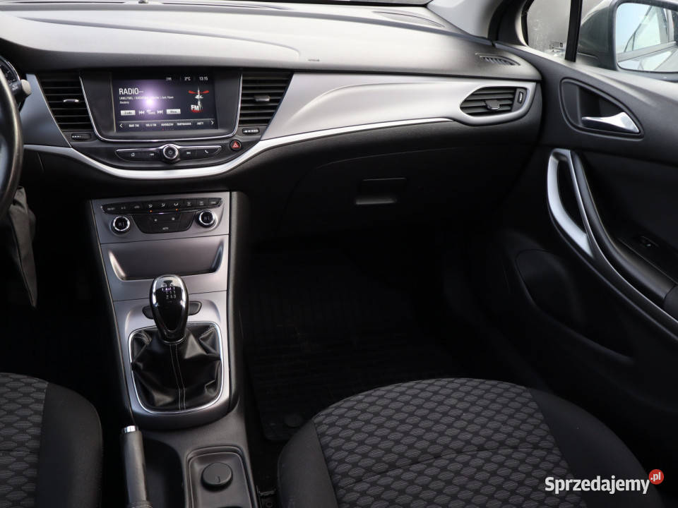 Opel Astra 14 T szary Bielany Wrocławskie