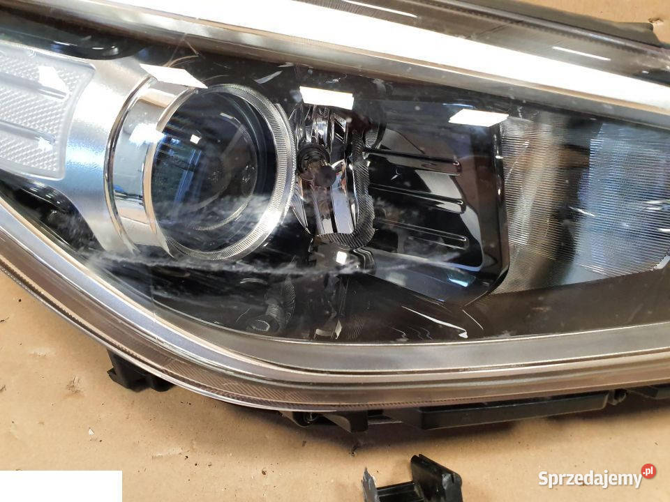 Hyundai i30 III reflektor prawy przód lekko Kozubszczyzna
