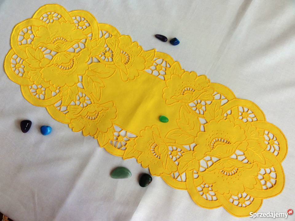 Kolorowe bogato haftowane serwety bieżniki haft Lublin