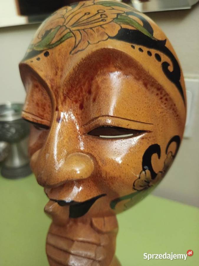 Maska rzeżbiona i malowan ręcznie CISZA pochodzi Warszawa