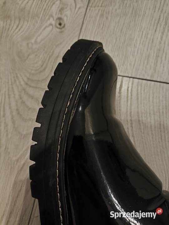 Botki damskie na grubiej podeszwie River Island River Island Poznań sprzedam