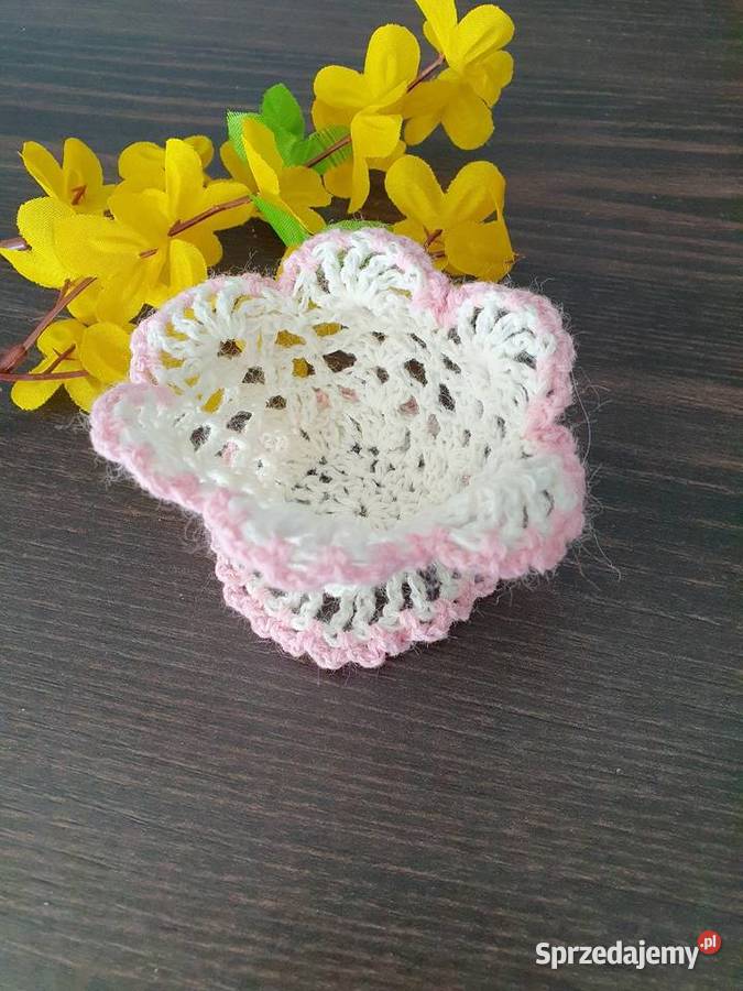 Koszyczek podstawka na jajko pisankę Jastków