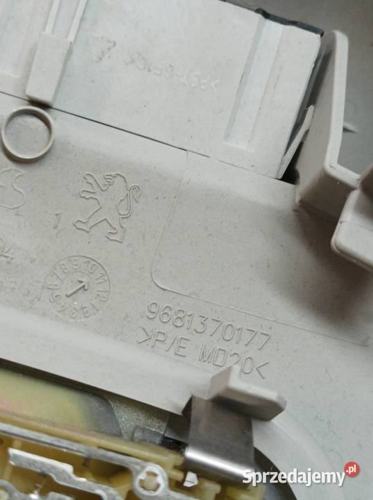 LAMPKA PODSUFITKI 9680713880 Peugeot 3008 I 2008