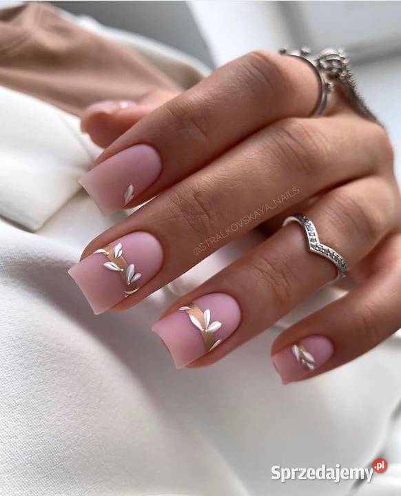 Manicure i pedicure kobiecość zamknięta w Unisex Ruda Śląska