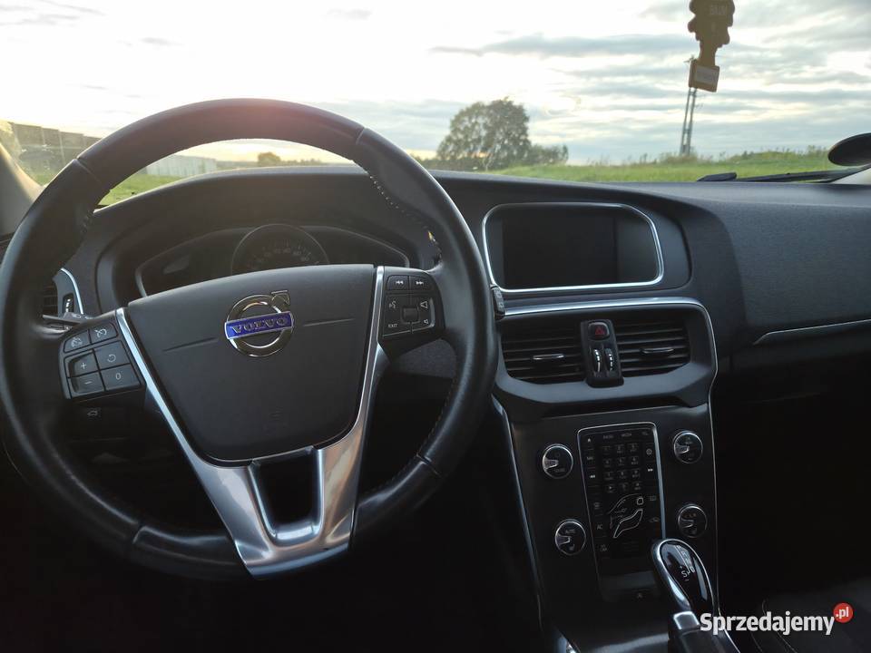 Volvo V40 20 D2 120 Automat 2015 r Rok produkcji 2015 Tarnów