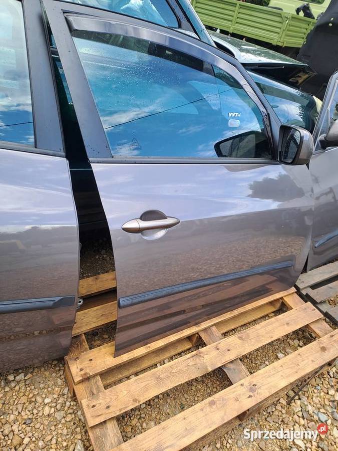 Kia Venga drzwi klapa zderzak kod lakieru NSW i Jastrzębie-Zdrój