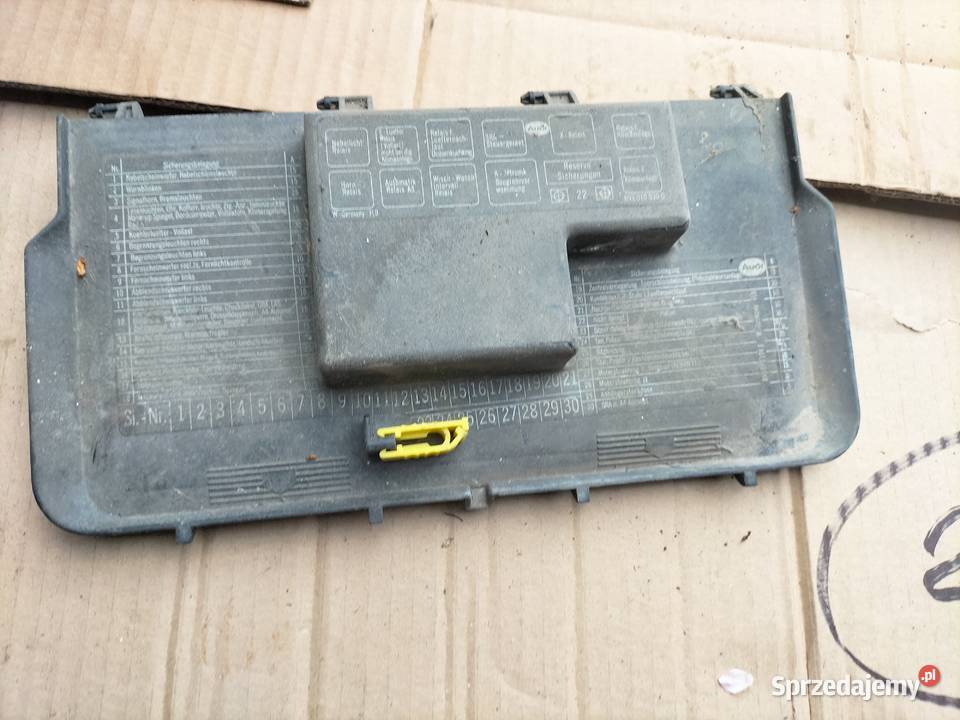 AUDI 80B3 893941801 OSŁONA UCHWYT SKRZYNKI Kamień-Kolonia