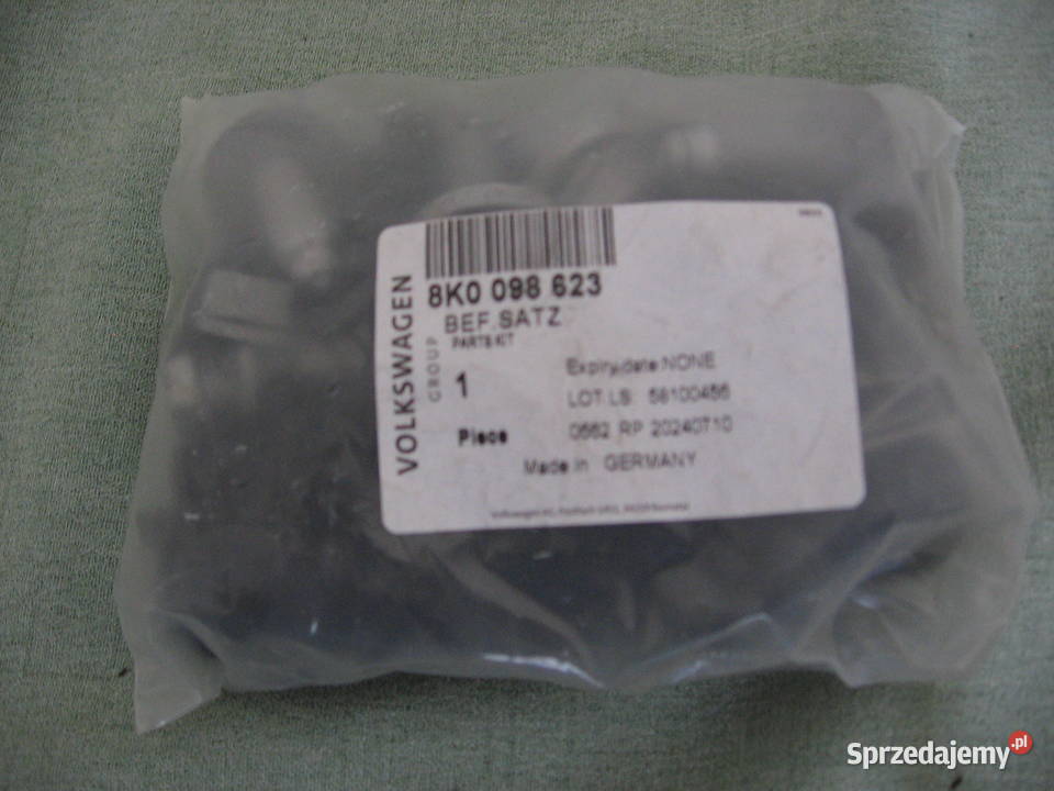 8K0098623 AUDI A4 B8 Zestaw montażowy zderzaka osobowe