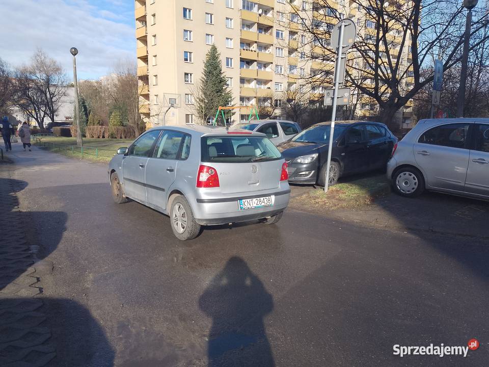 Sprzedam Volkswagen polo 12 12V 65 2003 posiada 65KM Kraków sprzedam