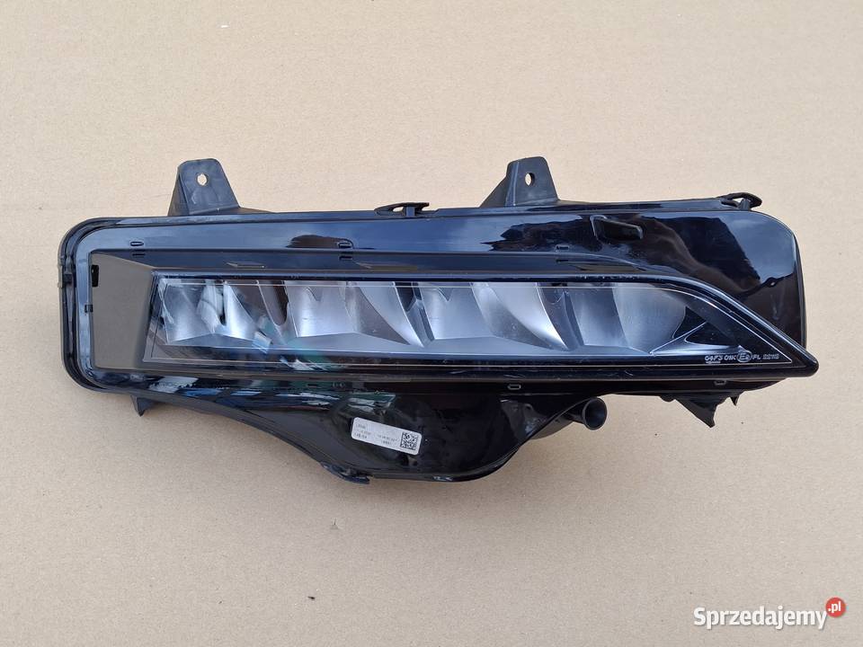 SKODA OCTAVIA IV 4 HALOGEN PRAWY LED LAMPA Bieleń