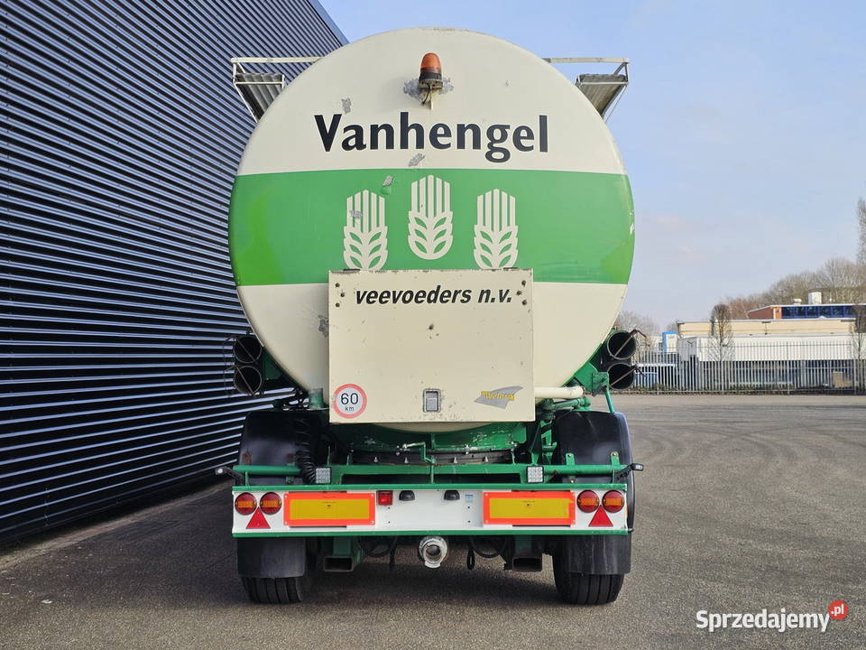 Naczepa Welgro do paszy komorowa więcej niż 2 Warszawa