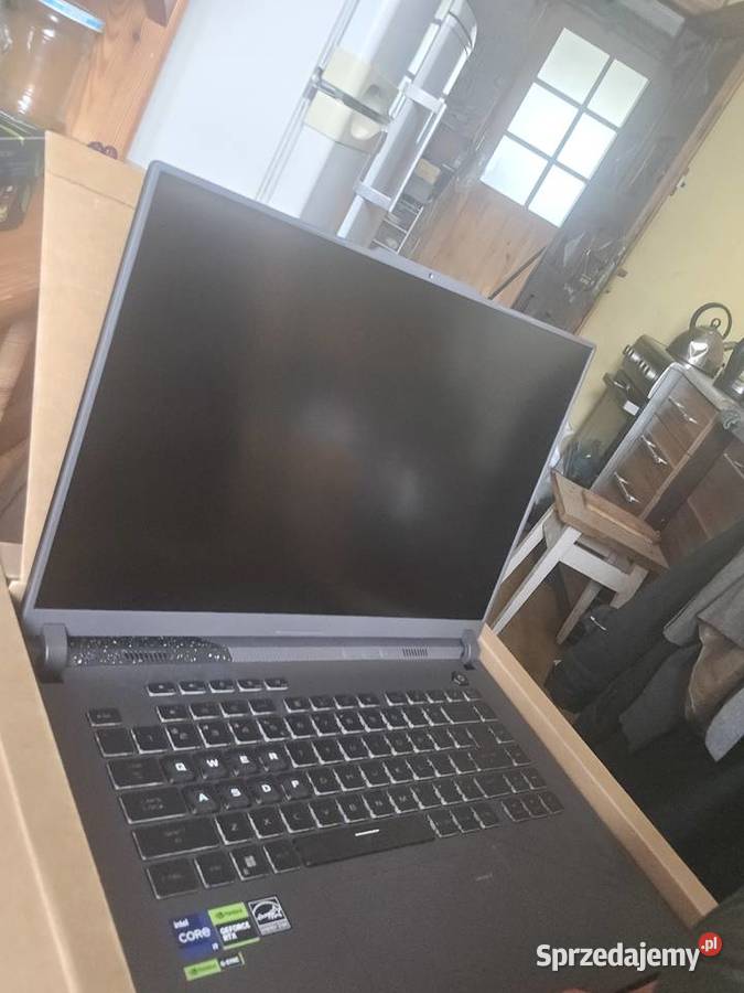 Asus Rog Strix G16 na zdjęciu dane zestaw Rudniki