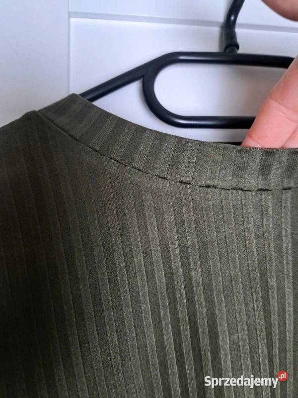 Khaki sukienka z subtelnymi prażkami elegancka i Trąbki Wielkie