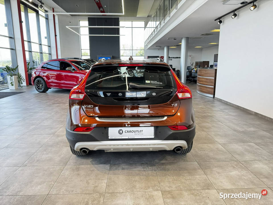Volvo V40 Cross Country 20 T3 152 M6 2016 r brązowy Myślenice