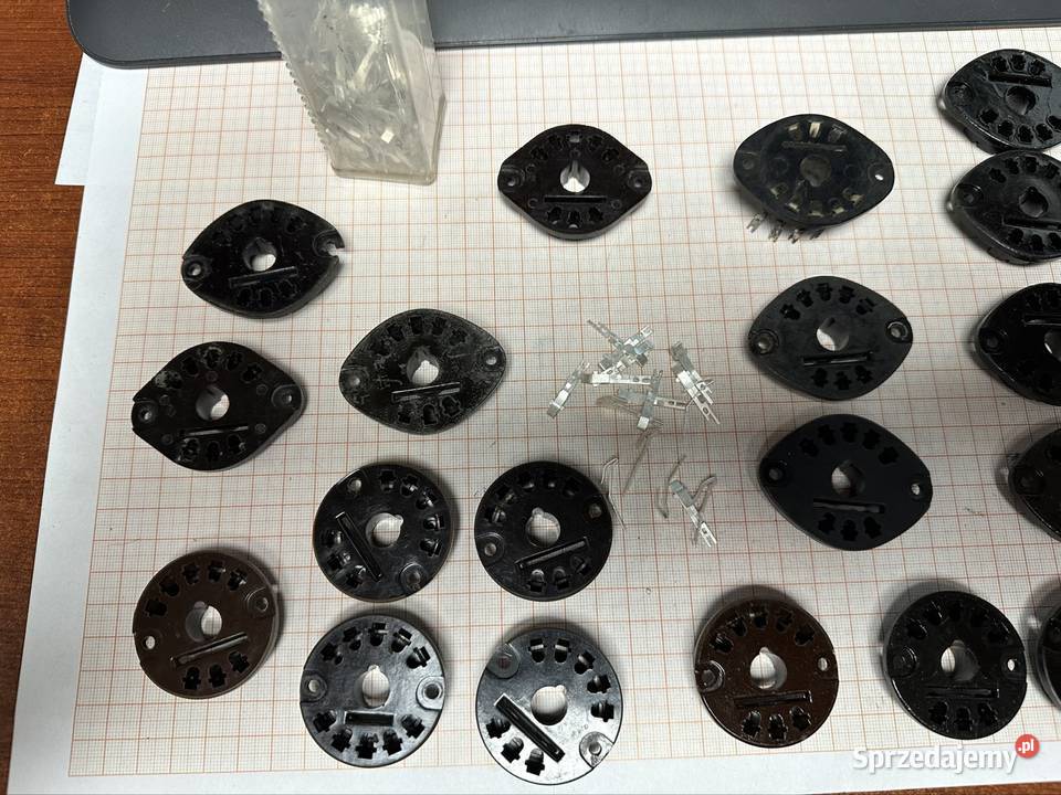 Podstawki lampy EF11EL155AZ12EF14i inne Y8A 21 Czechowice-Dziedzice sprzedam