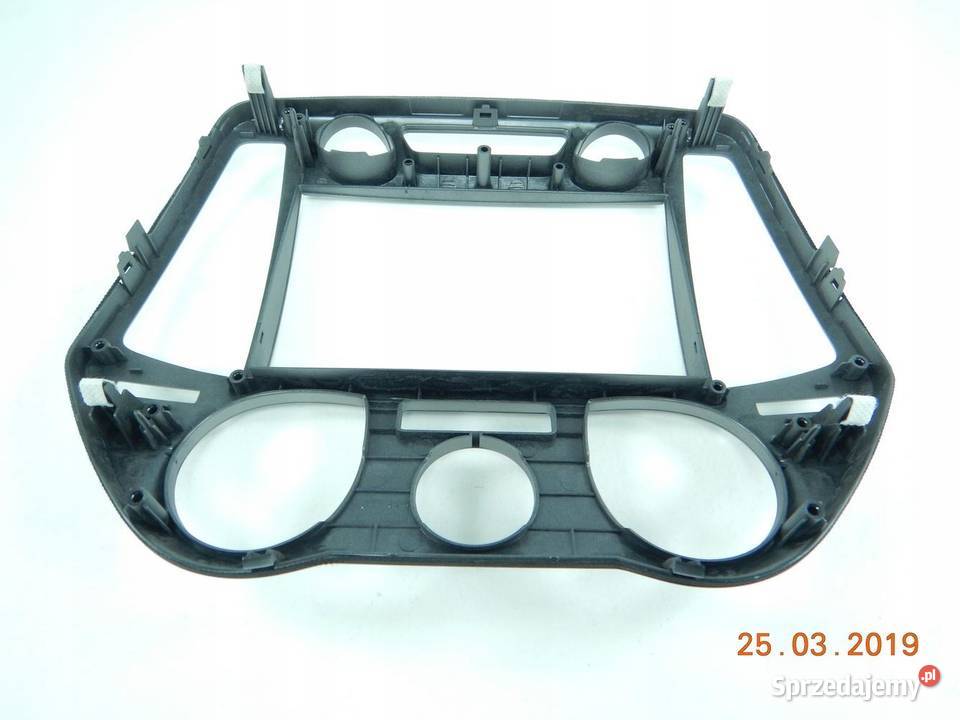RAMKA PANEL KONSOLI CENTRALNEJ HYUNDAI I20 0812