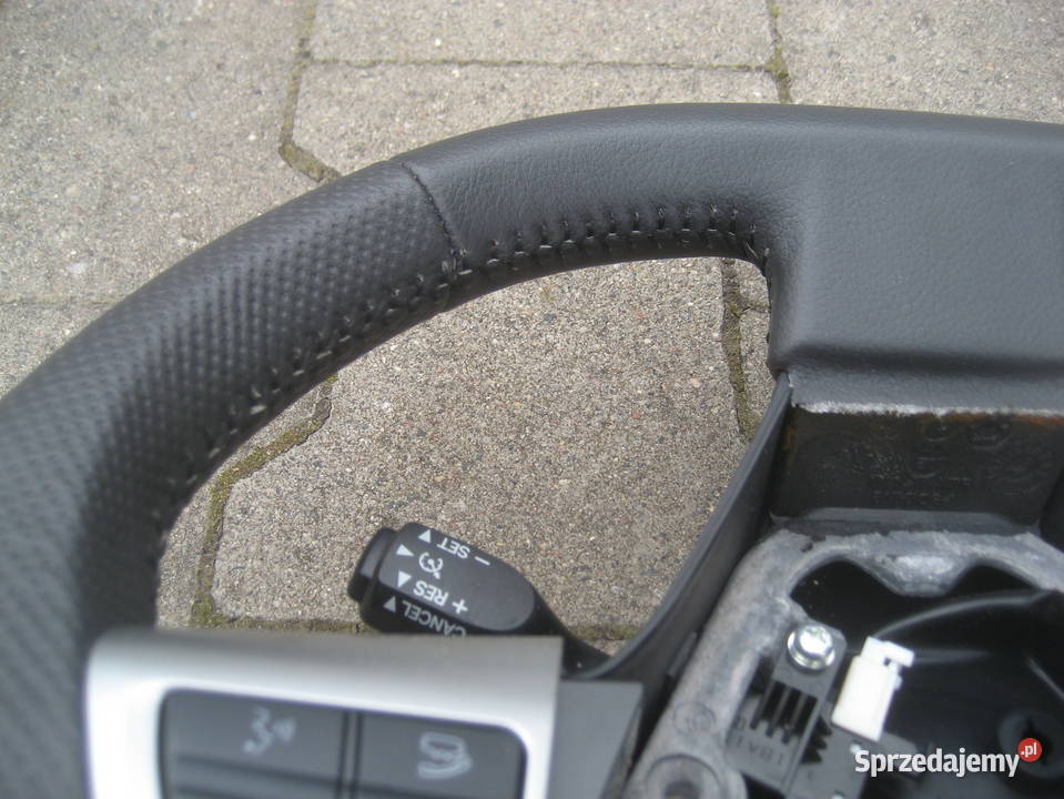 toyota auris I lift hybryda 1012r kierownica Kierownice Rakoniewice