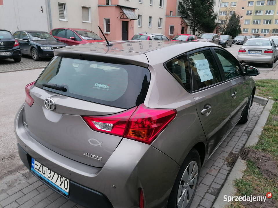 Toyota Auris 133 VVTi Active 2013 r Auris łódzkie Głowno