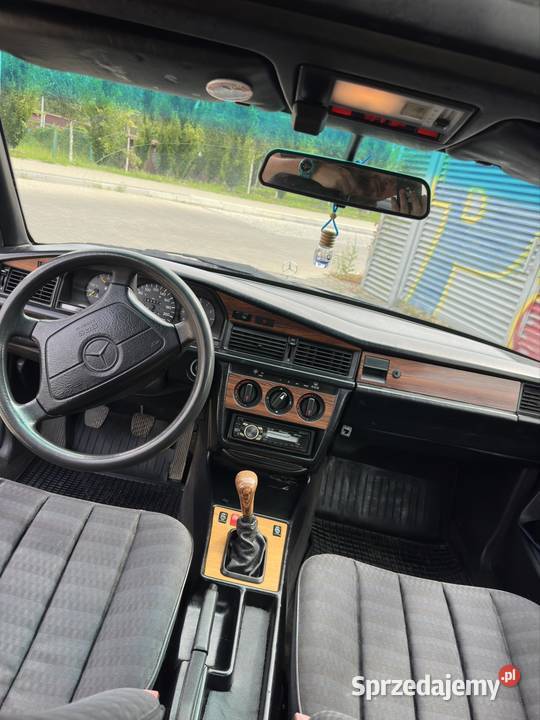 Mercedes w201 190 18 benzyna Police sprzedam