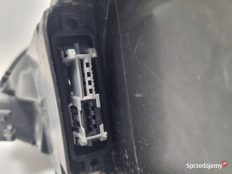 Volvo XC60 1317r LIFT PRZEDNIA LAMPA PRAWA PRAWY Janów