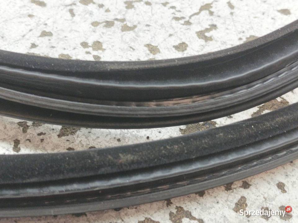 USZCZELKA DRZWI PRAWY LEWY TYŁ KOMBI KAROSERYJNA Rok produkcji 2015