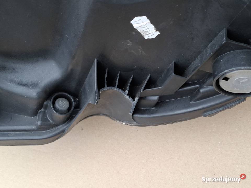 VW T6 MULTIVAN CARAVELLE REFLEKTOR PRAWY FULL Bieleń