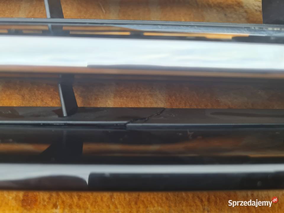 VW Tiguan 20162020 atrapagrill z logo VW i RLine Śrem