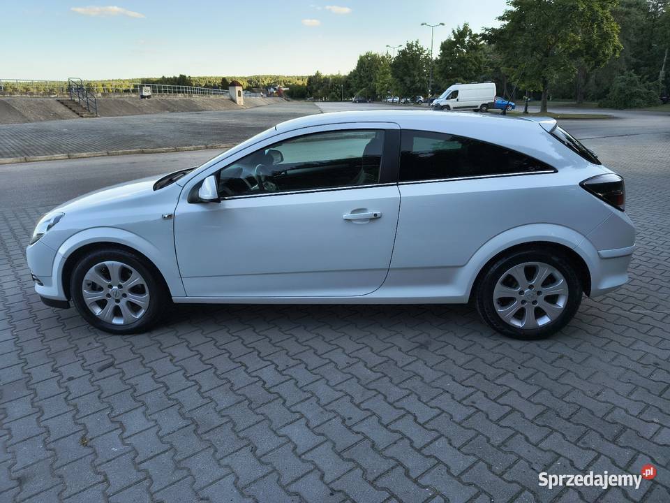 Opel Astra GTC 2009 16 stan wzorowy nieuszkodzony Astra Kielce sprzedam
