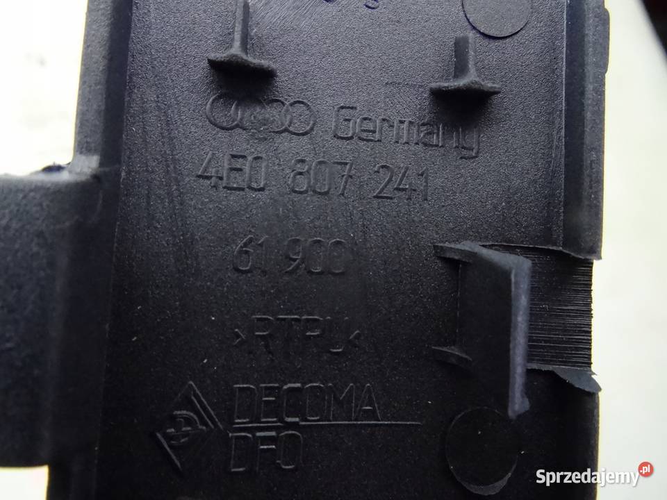 AUDI A8 D3 0305 ZASLEPKA HAKA ZDERZAKA PRZOD Przemęt