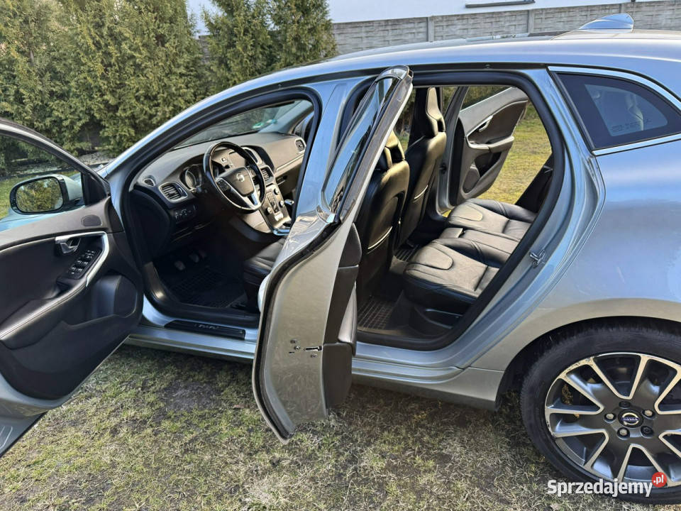 Volvo V40 16D 115 Momentum Panorama Kamera Pod Rok produkcji 2014 świętokrzyskie