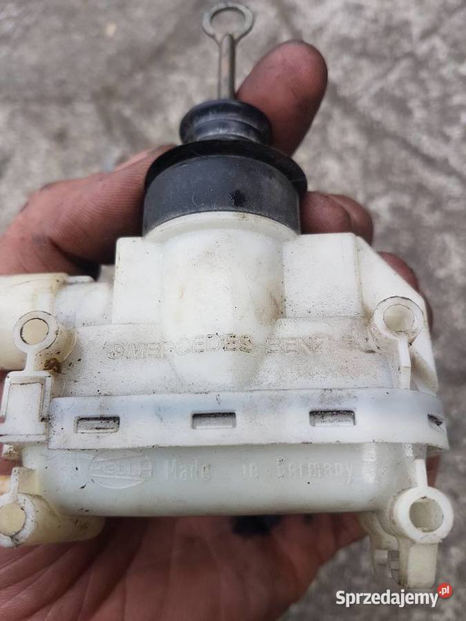 Siłownik pneumatyczny zamka centralnego mercedes Rok produkcji 1987 śląskie Cieszyn