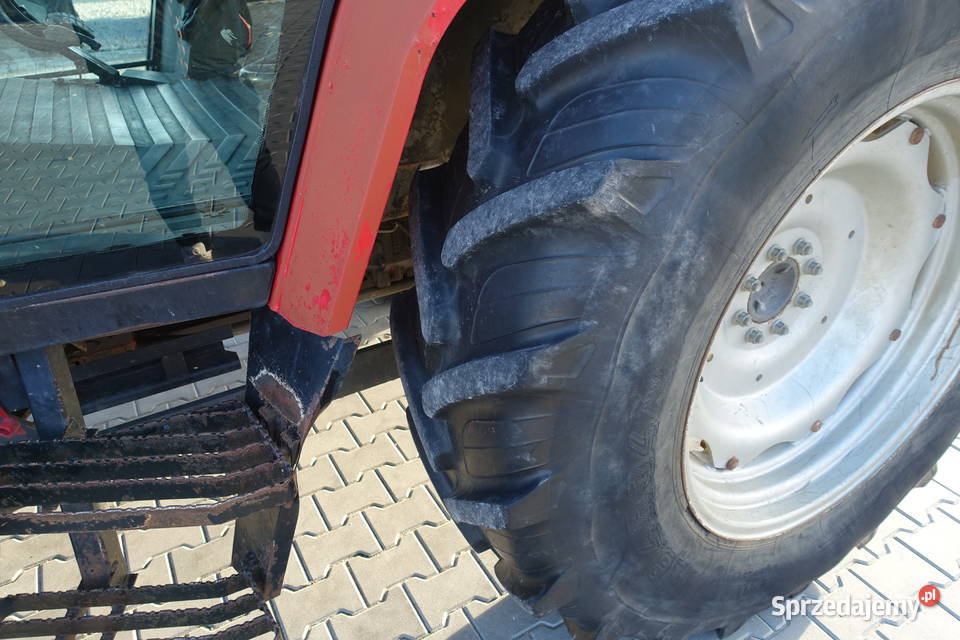 Massey Ferguson 6140 z ładowaczem