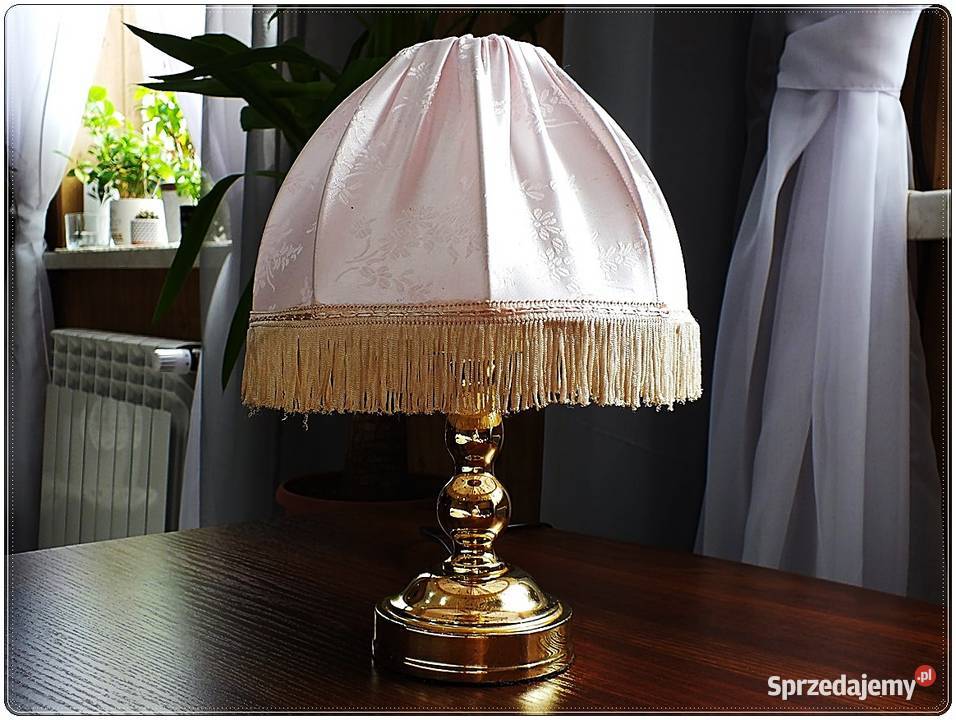 Lampka nocna idealna do sypialni w stylu retro Żary