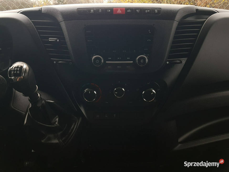Iveco Daily KONTENER NISKOPODŁOGOWY 443x224x243 komputer pokładowy Poręba sprzedam