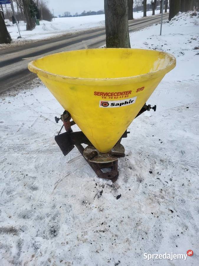 Rozsiewacz do nawozu Lejek w oryginalnym stanie Wąbrzeźno