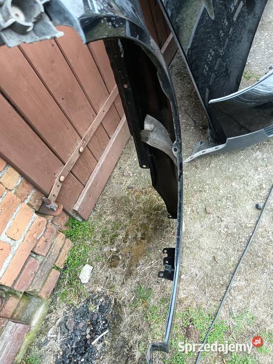 Błotnik a4 b6 s4 LY9B małysz czarny Części montażowe Poniec sprzedam