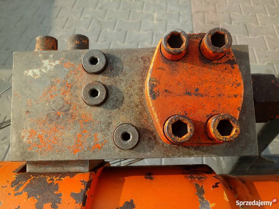 Siłownik Daewoo DL220 225 80 95 Kielce sprzedam