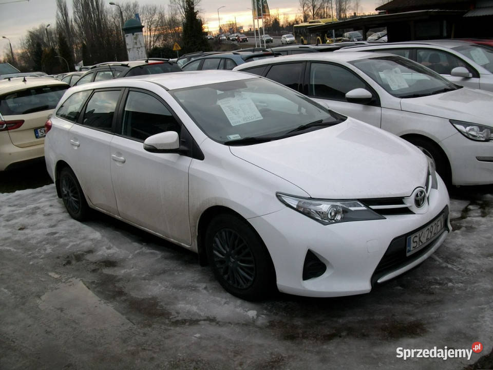 Toyota Auris 14 90 II 2012 Rok produkcji 2014 Katowice sprzedam