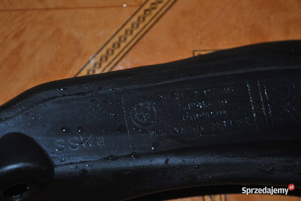 Rynienka spływowa wnęki bagażnika prawy tył BMW Poręba