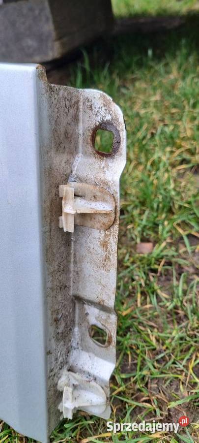 Mercedes w203 C klasa blotnik lewy Pionki