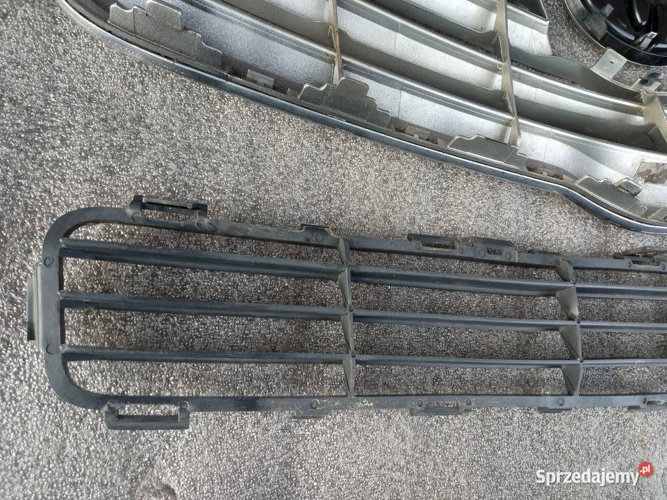 Toyota Avensis Lift atrapa kratka logo zderzaka wielkopolskie Bukownica