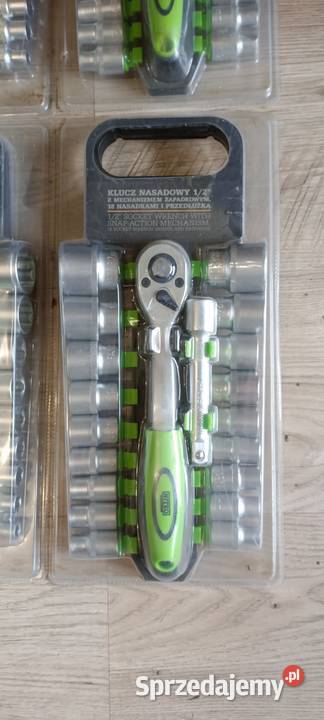 Komplet kluczy nasadkowych 18 nasadek z Łask sprzedam