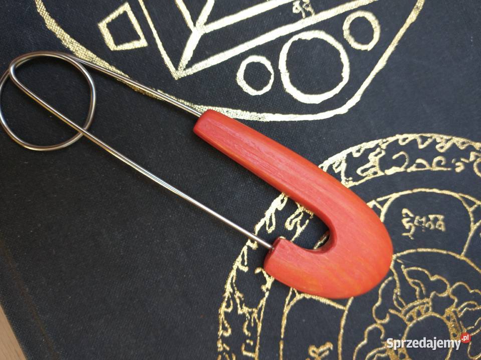 Czerwona agrafka drewno do szala rękodzieło łódzkie Łódź