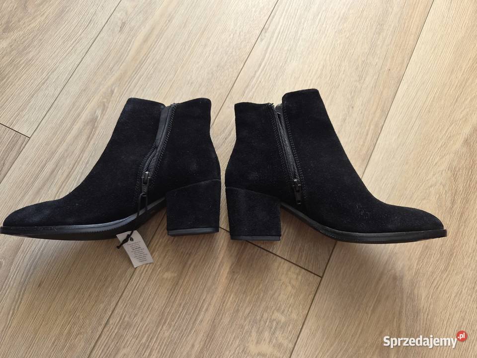 Czarne buty sztyblety