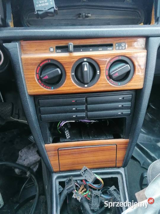 Mercedes 190 201 długa konsola Wyposażenie wnętrza Radom sprzedam